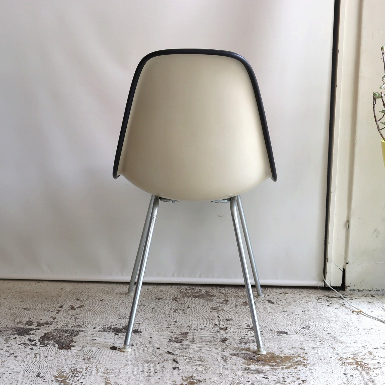 ハーマンミラー社製イームズ サイドシェルチェア(ジラードファブリック