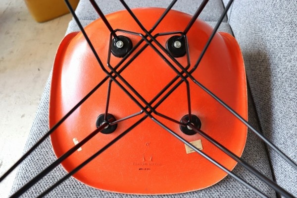 ハーマンミラー社製イームズ サイドシェルチェア(オレンジFRP