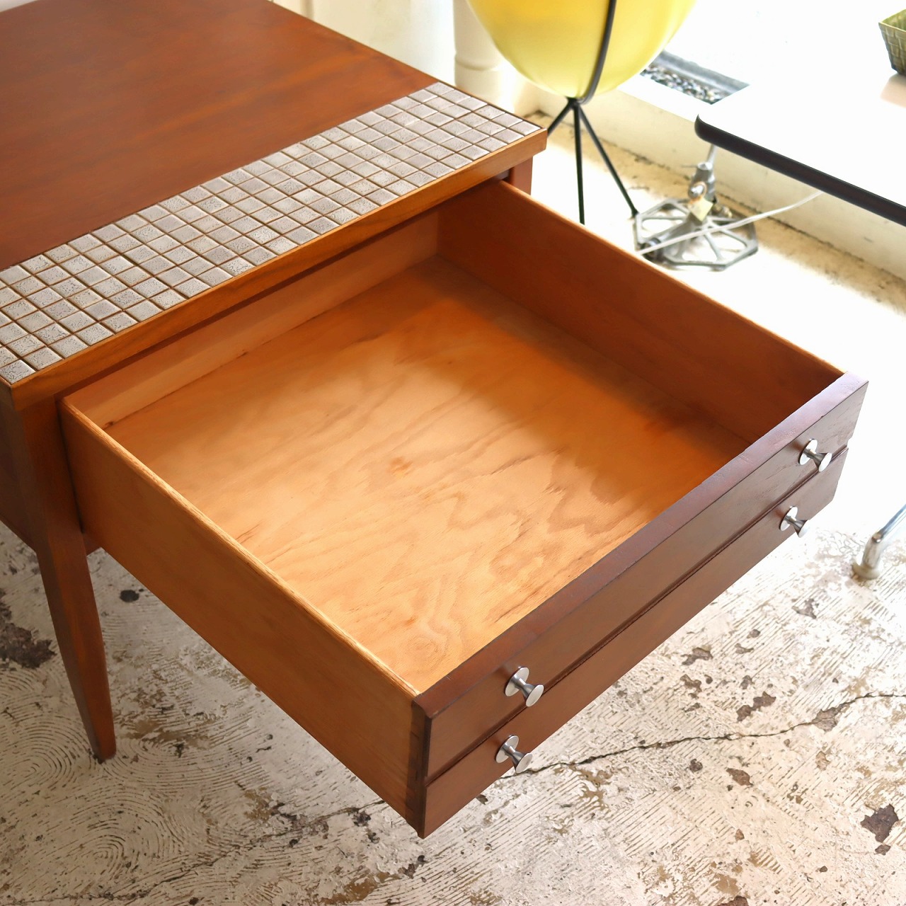 昭和レトロ 70s タイルトップ サイドテーブル 日本製 ミッドセンチュリー 昭和レトロ 70s タイルトップ サイドテーブル 日本製 ミッド