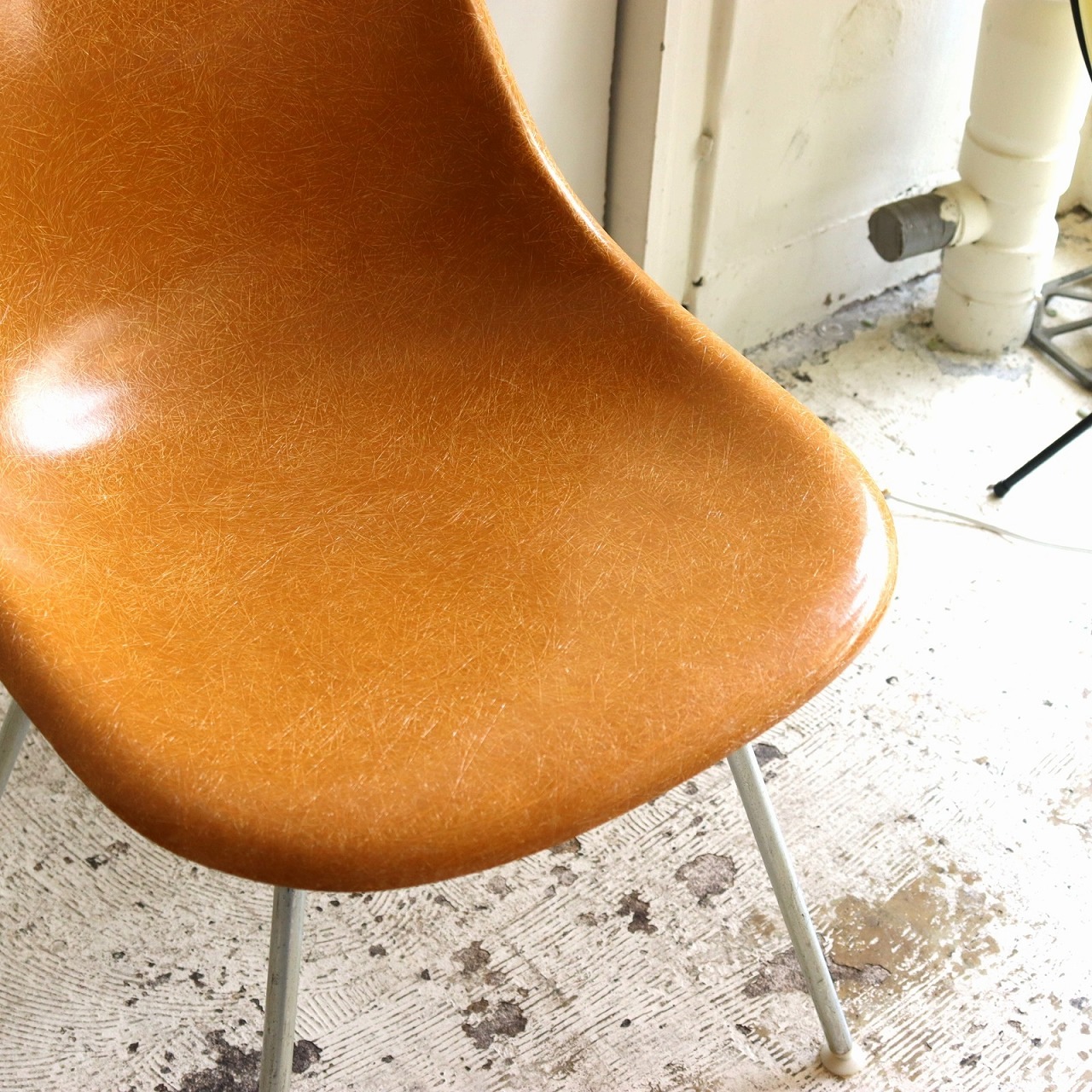 ハーマンミラー社製イームズ サイドシェルチェア(オークルダークFRP