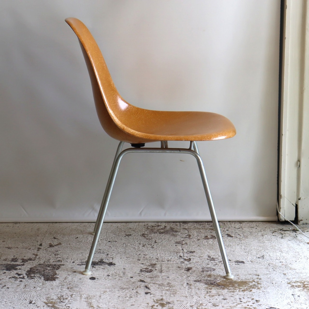 ハーマンミラー社製イームズ サイドシェルチェア(オークルダークFRP