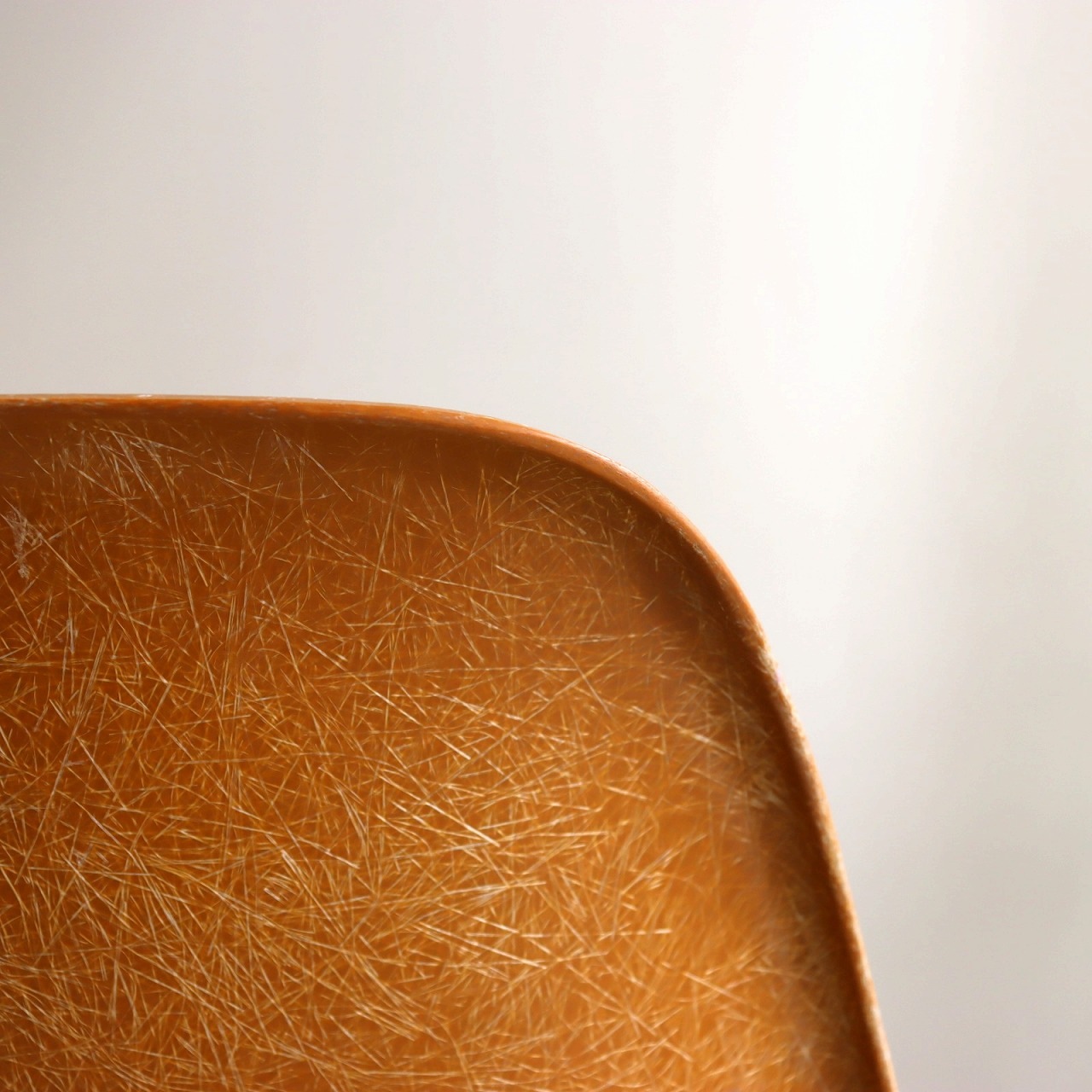 ハーマンミラー社製イームズ サイドシェルチェア(オークルダークFRP