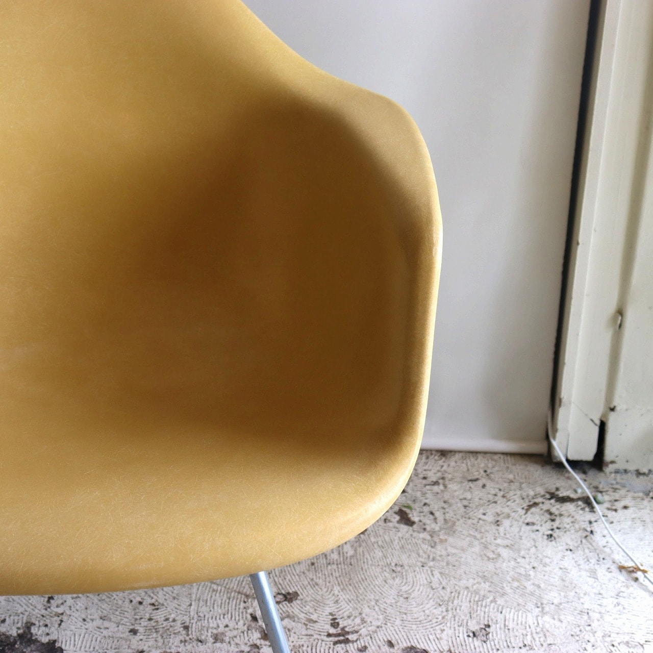 ハーマンミラー社製アームシェルチェア(オークルライトFRP) | イームズ