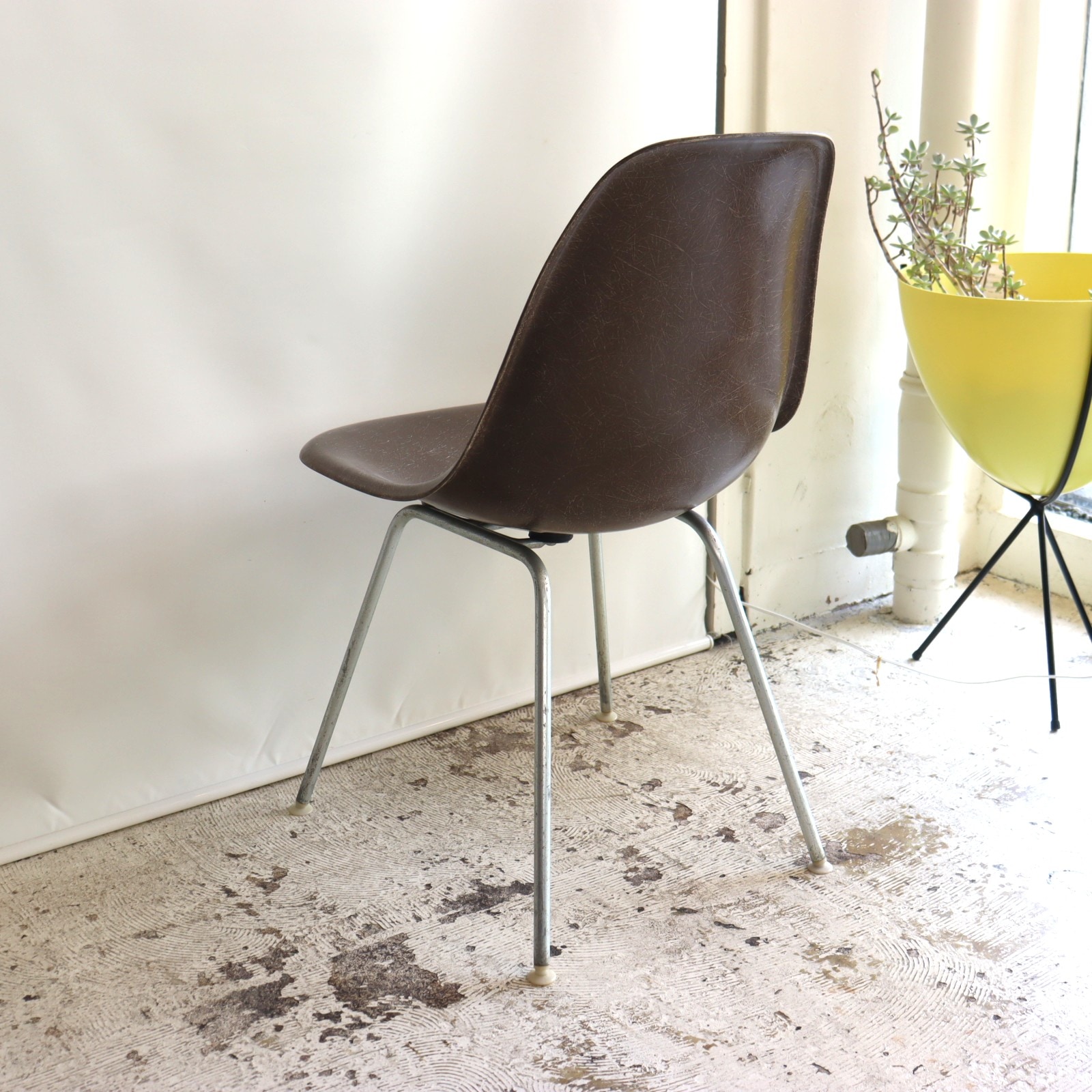 ハーマンミラー社製イームズ サイドシェルチェア(ブラウンFRP