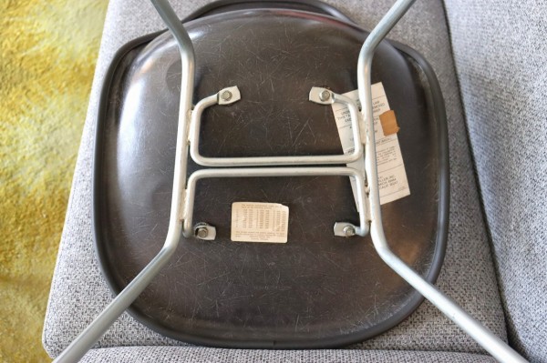 ハーマンミラー社製イームズ サイドシェルチェア ナウガブラック