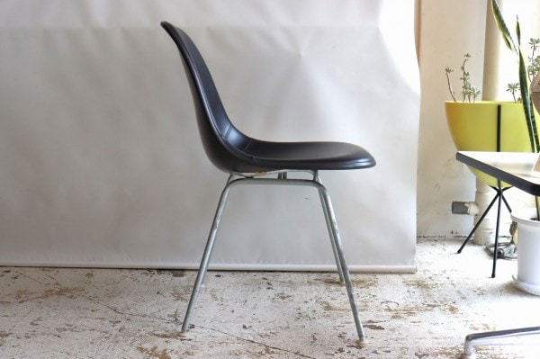 ハーマンミラー社製イームズ サイドシェルチェア ナウガブラック