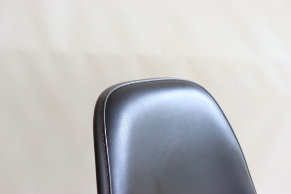 ハーマンミラー社製イームズ サイドシェルチェア ナウガブラック