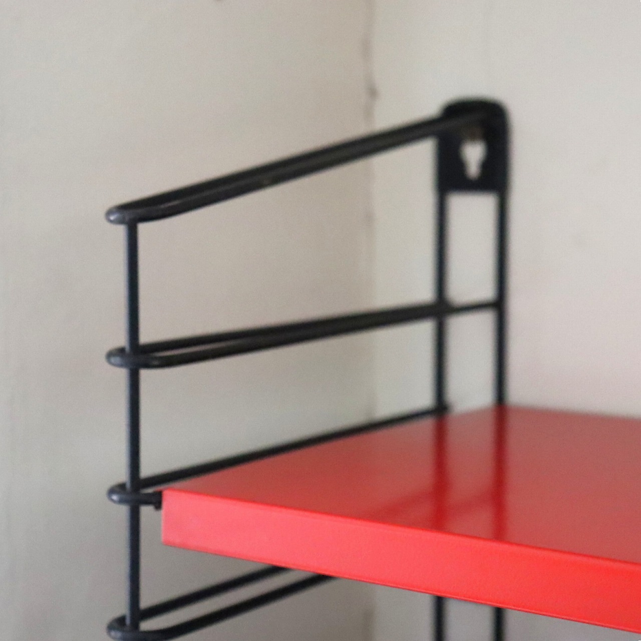 TOMADO社製ウォールシェルフ(レッド・グレー) | ウォールアイテム
