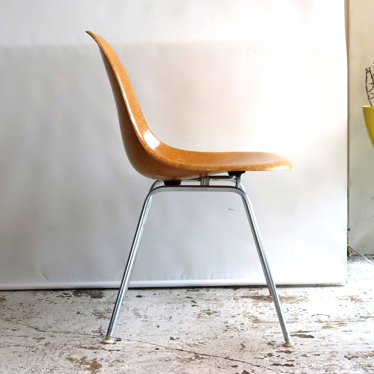 ハーマンミラー社製イームズ サイドシェルチェア(オークルダークFRP