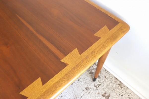 レーン　サイドテーブル　ビンテージ レーン社製サイドテーブル 花の模様が入った、レーン社らしいテーブル