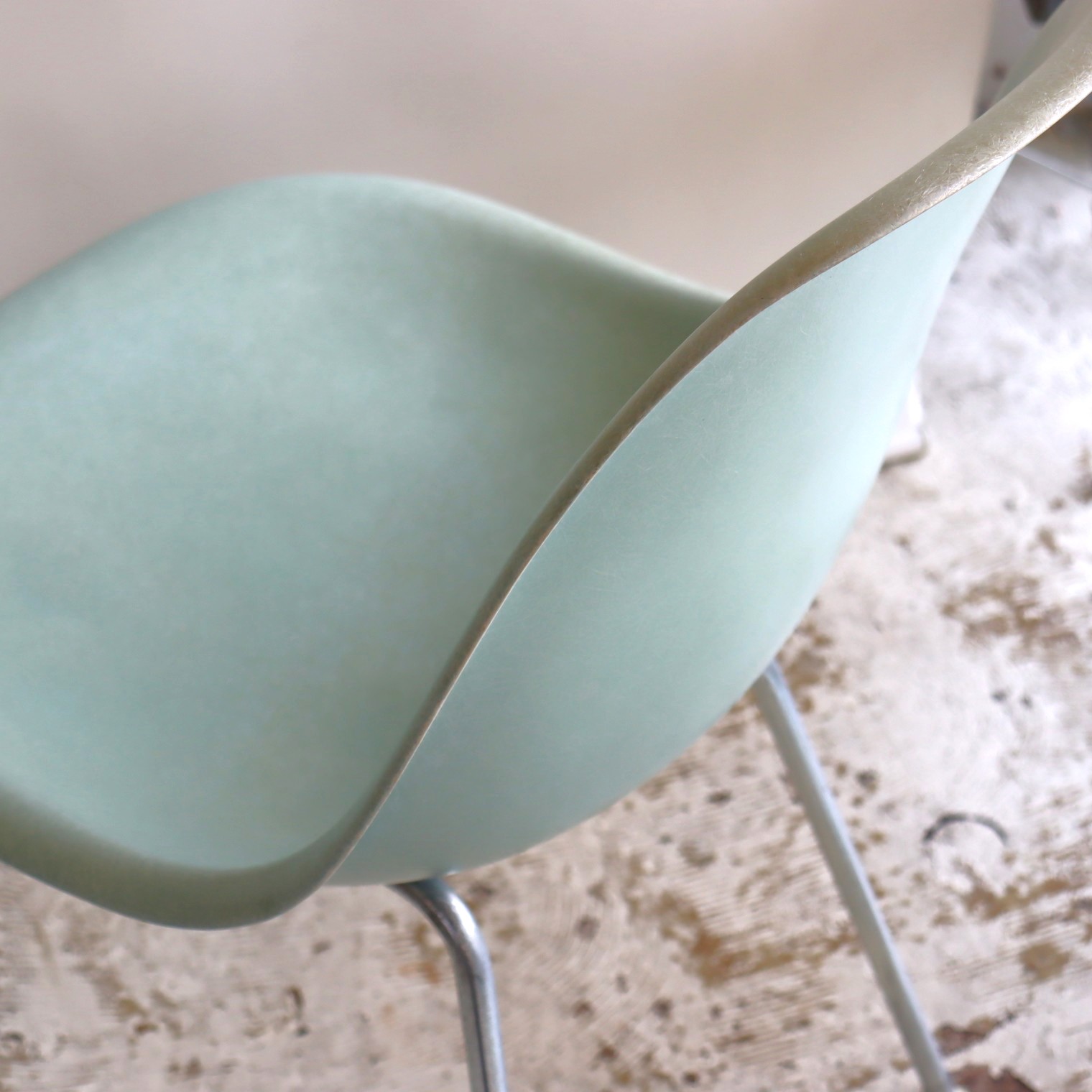 ハーマンミラー社製イームズ サイドシェルチェア(ロビンズエッグブルー