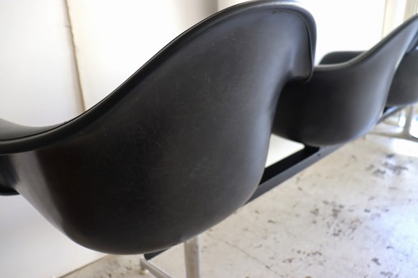 ハーマンミラー製タンデムベース+3シート&テーブル | イームズチェア