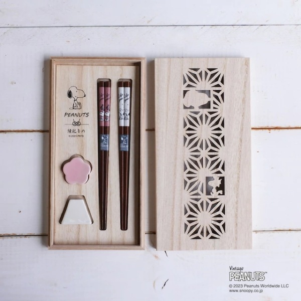 ピーナッツ　snoopy<b>【送料無料】</b><br>スヌーピー・木箱入ペア箸セット［シーズン］