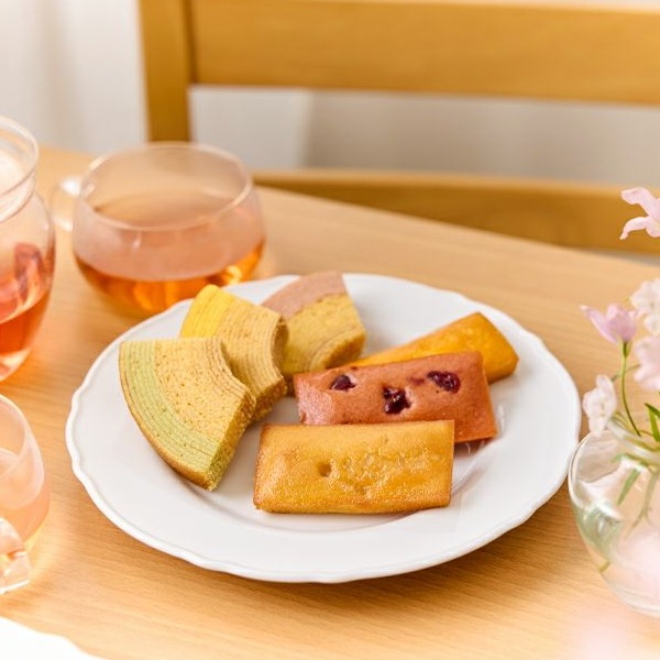 送料無料！銀座千疋屋<br>銀座フルーツガトー12個※産地直送商品の為、発送までに７日～10日ほど頂きます。