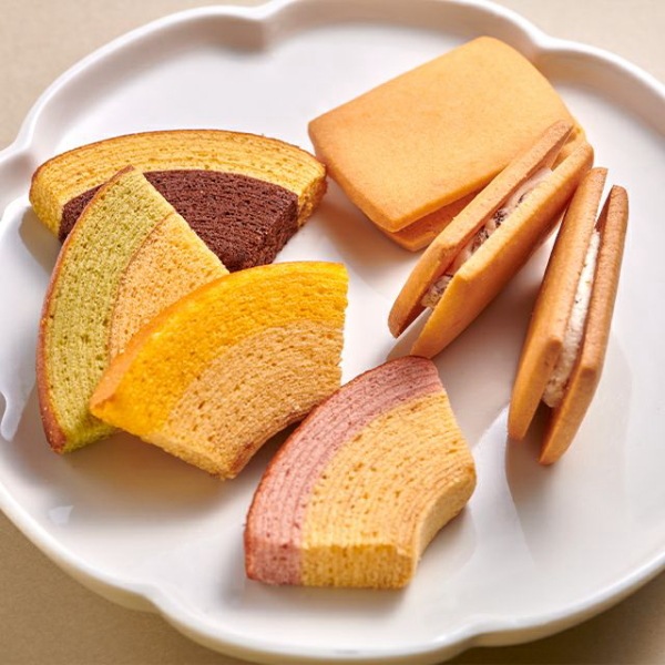 送料無料!銀座千疋屋<br>銀座ガトーセレクション15個※産地直送商品の為、発送までに7日~10日ほど頂きます。