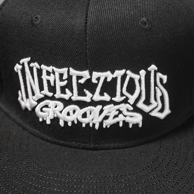 ��¨Ǽ��Infectious Grooves / ����ե������㥹���롼���� - IG Embroidered ���ʥåץХå�������å�(�֥�å�)