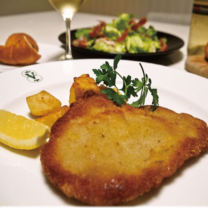 仔牛のカツレツ ミラノ風 ポテトとローズマリーの ロースト添え