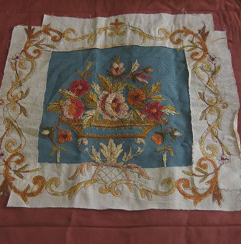 フランスアンティーク　花籠の刺繍　カットワーク　生地 フランスアンティーク 花籠の刺繍 カットワーク 生地