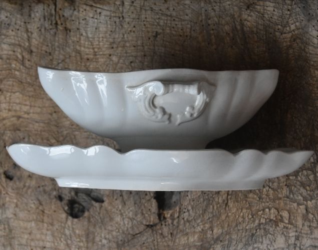 蚤の市*19世紀サルグミンヌ窯 美しい白釉レリ－フのソーシエ | すべて