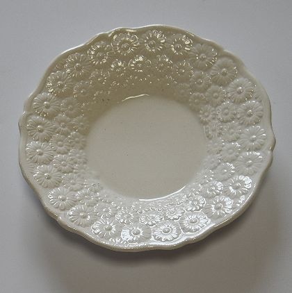 逸品19世紀DAVID JOHNSTON（BORDEAUX 窯）マーガレットのレリーフ皿 超