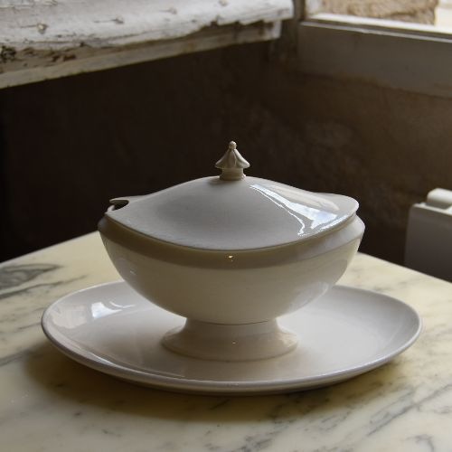 逸品19世紀初 ファイアンスフィーヌ（初期クレイユ印無） 蓋付ソーシエ