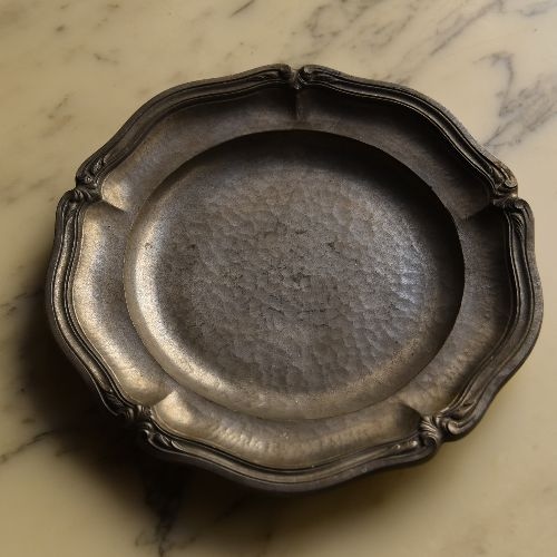 筆記体の名前入・・・逸品 エレガンスなエタン花リムレリーフの皿