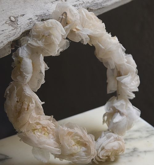 可憐な布花のティアラ 花冠 美品 | 宝石・アクセサリー | | Trio et