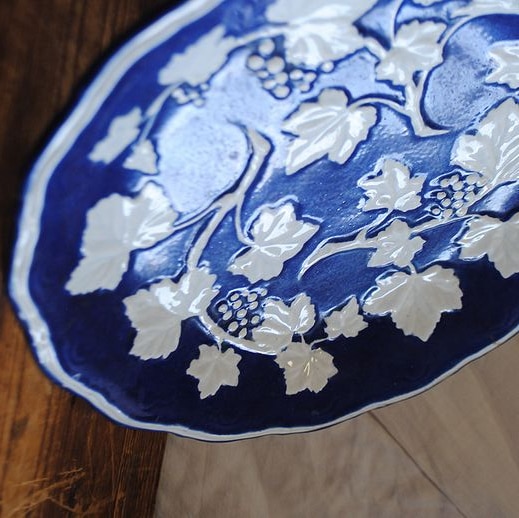 クレイユetモントロー 美しい葡萄のレリーフの器 | すべての商品