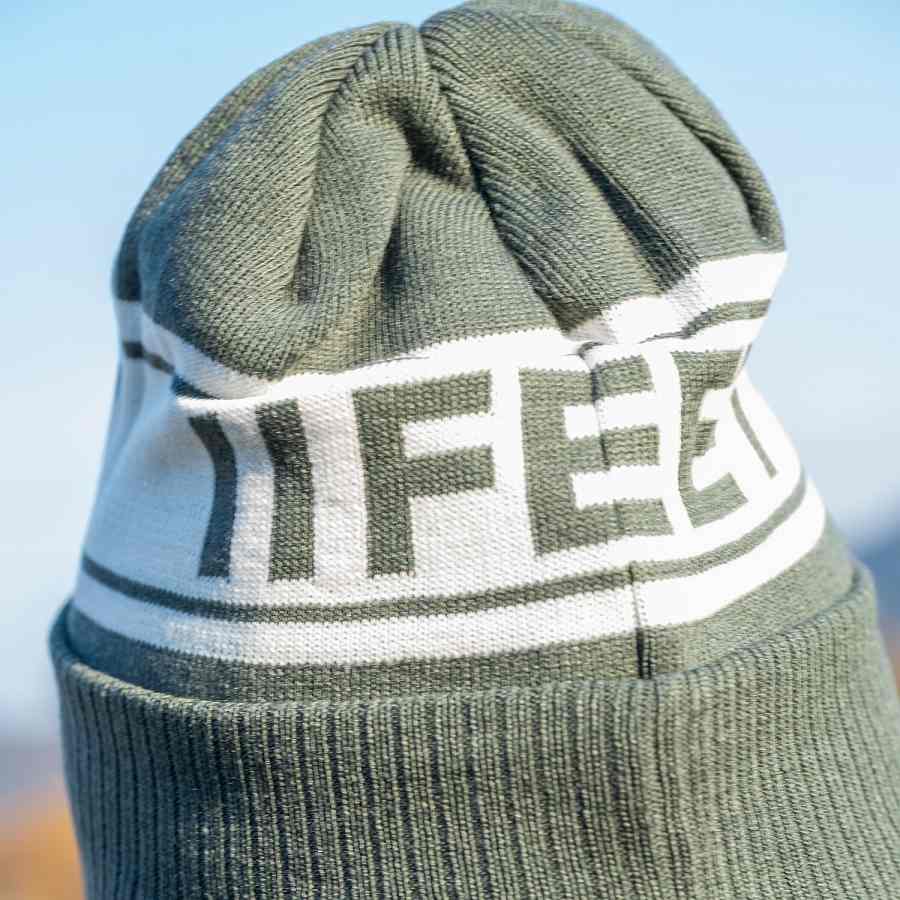 ニットキャップ　グレー