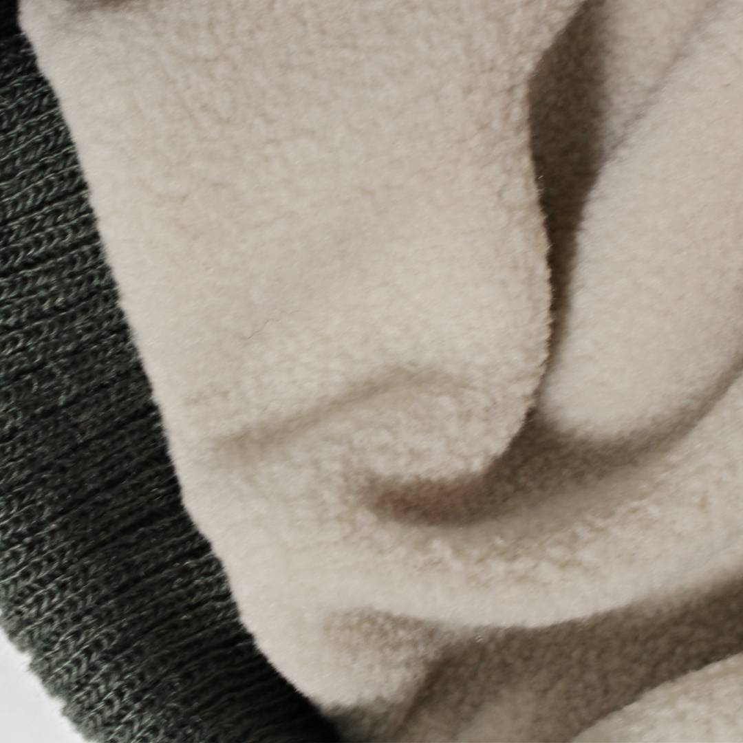 ニットキャップ　グレー