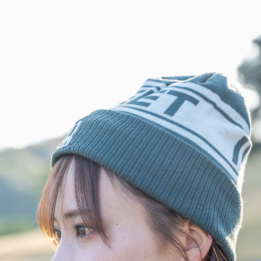 ニットキャップ　グレー
