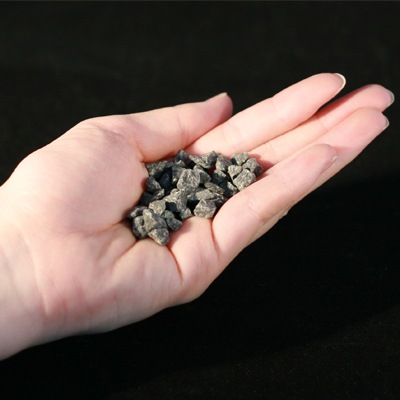 カラー砕石（小袋サイズ：900g） 黒 【送料無料】 | カラー砕石