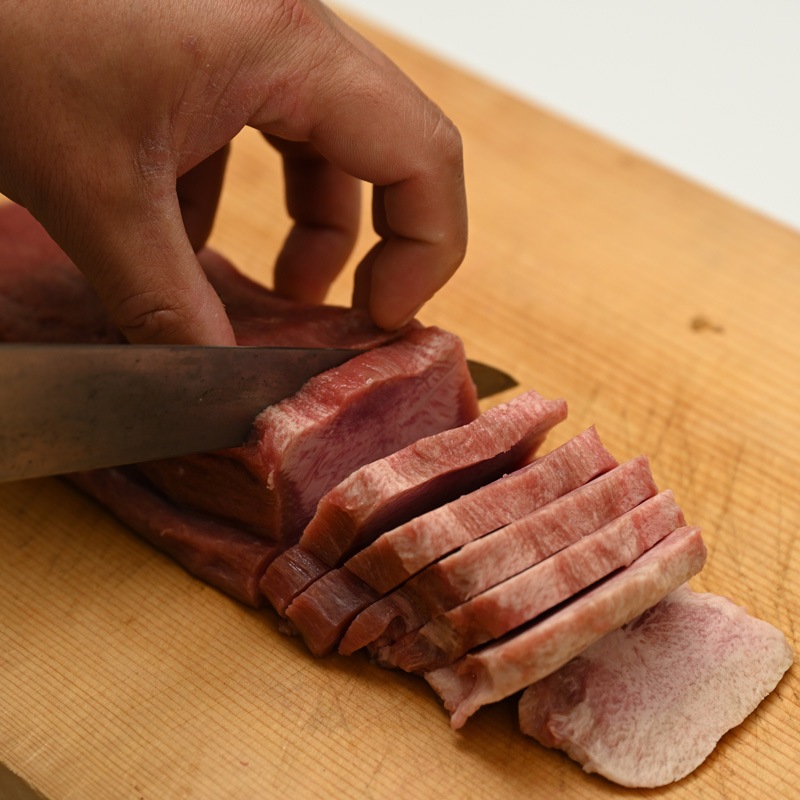 【むきたんを1本単位でお届け!!】はらからの逸品 / 仔牛たん / 皮むきブロック / オランダ産仔牛を厳選使用 / 1本700g前後