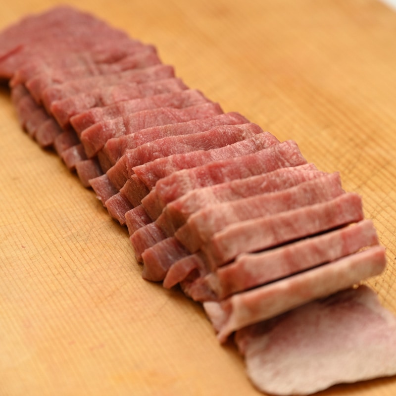 【むきたんを1本単位でお届け!!】はらからの逸品 / 仔牛たん / 皮むきブロック / オランダ産仔牛を厳選使用 / 1本700g前後