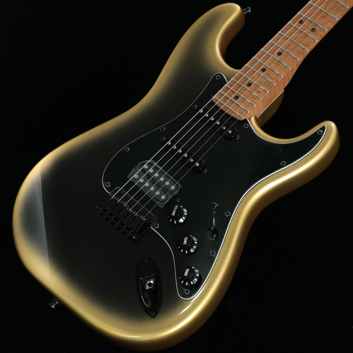 【極美品】 希少なFender USA ストラトキャスター ゴールド 2017年 000000036444_2_tg11ESG.jpg