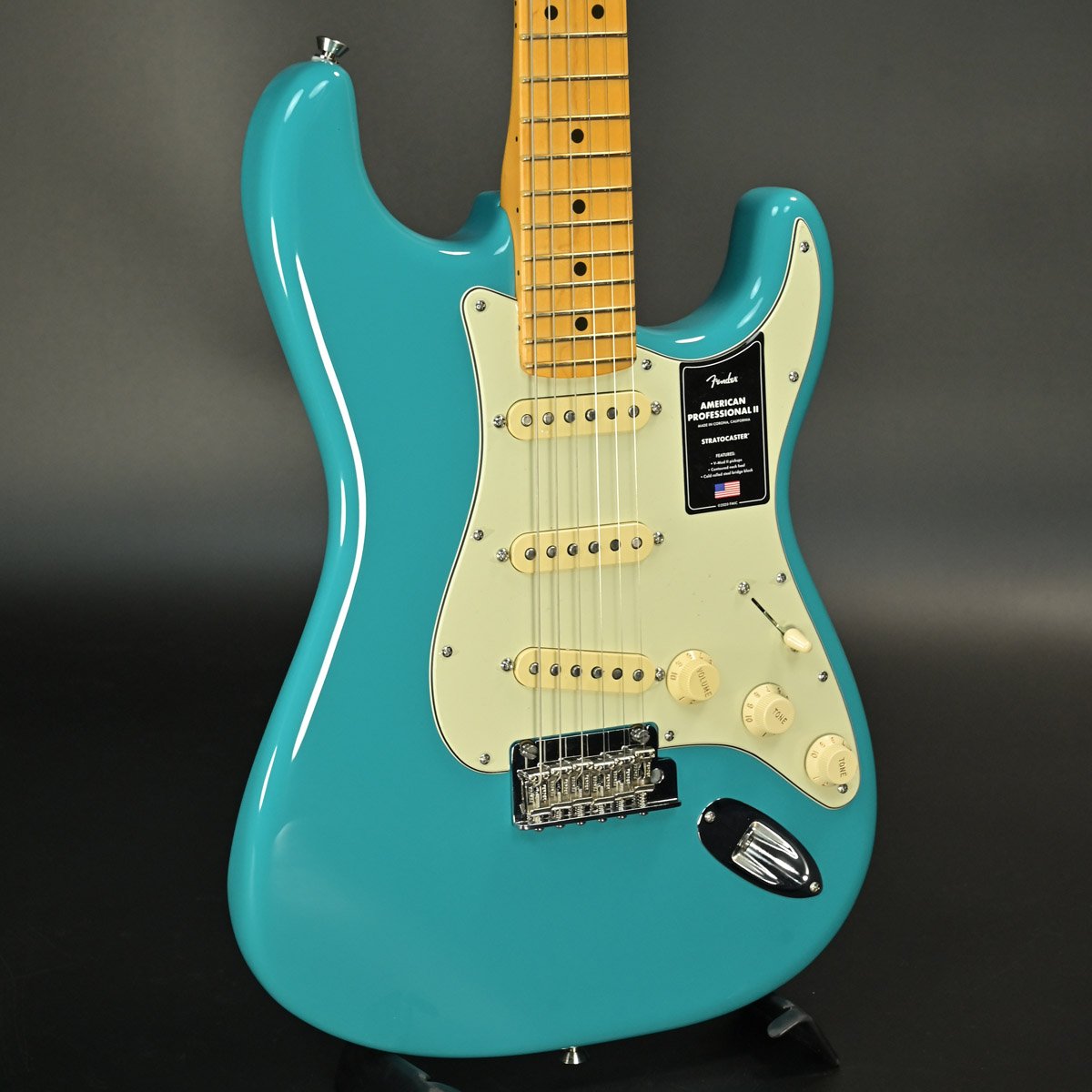 Fender / American Professional II Stratocaster Maple Miami Blue