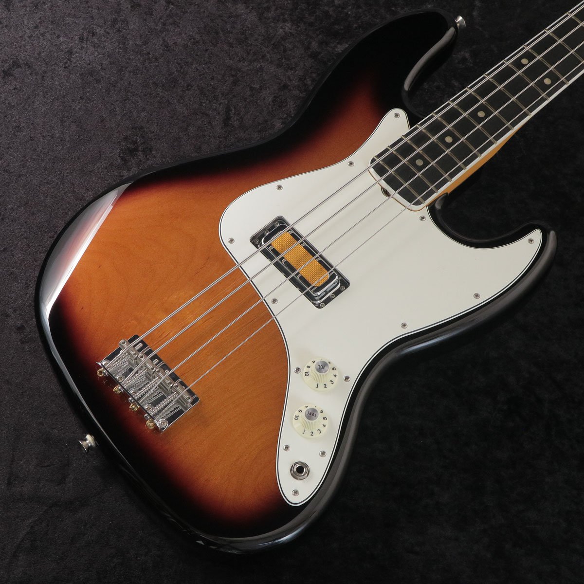 Fender / Gold Foil Jazz Bass Ebony Fingerboard 2CS [B級