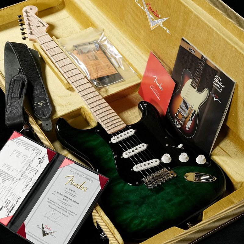 Fender Custom Shop / Master Built Quilt Maple Stratocaster NOS Emerald Green Transparent by Dale Wilson【渋谷店】[アウトレット]《FCSセール》