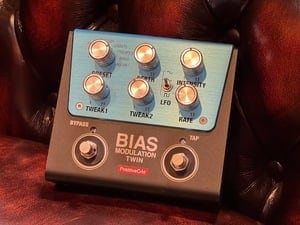 【特価】Positive Grid / BIAS Modulation Twin 箱ダメージあり【渋谷店】