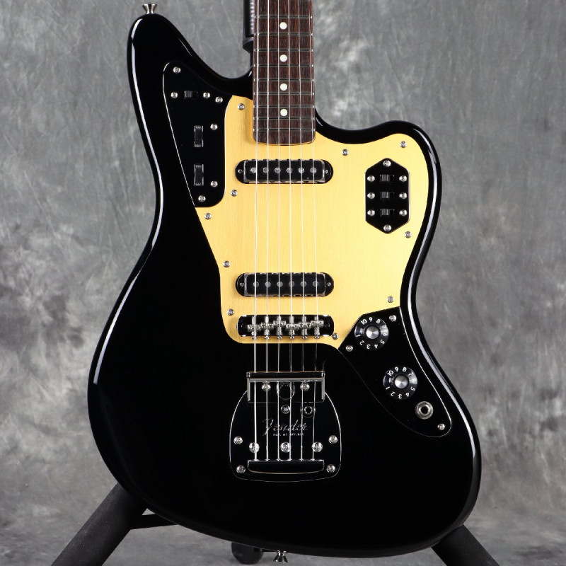 Fender JAPAN エレキギター ブラック 魅力的なオールブラック仕様の“NOIR”シリーズが不動の人気モデルで復活