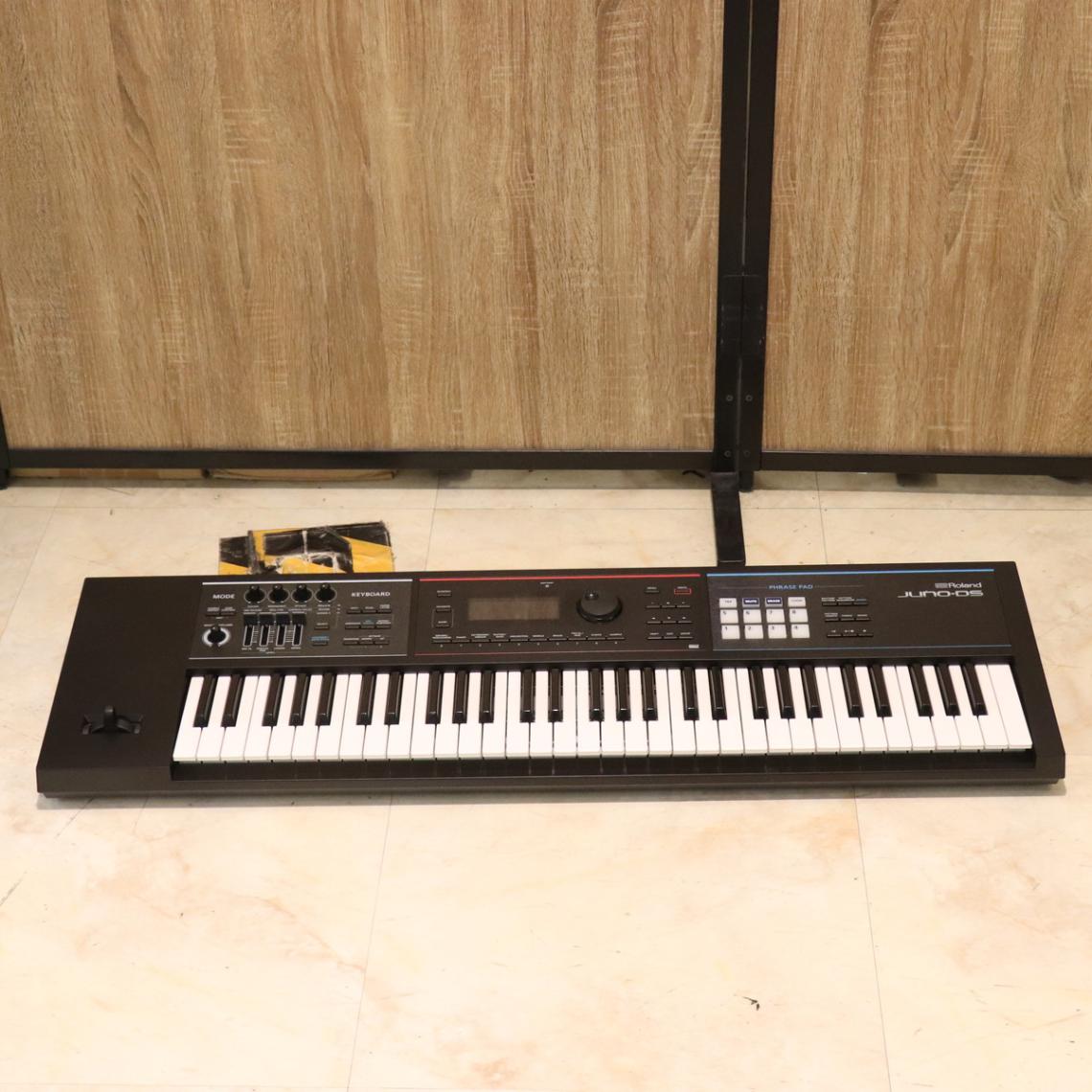 中古】Roland / JUNO-DS61 【SN Z1G5326】 【梅田店】 | ～61鍵盤