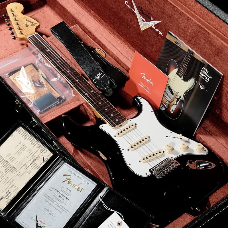 ストラトキャスタータイプ × FENDER CUSTOM SHOP × ブラック)の検索