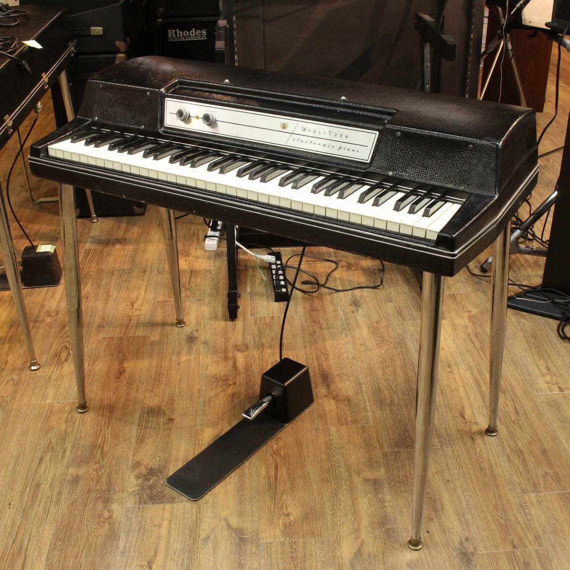 古い器　ヴィンテージ　希少 中古】 WURLITZER / 200A 1976年製【S.90053L】 【送料別途お見積り
