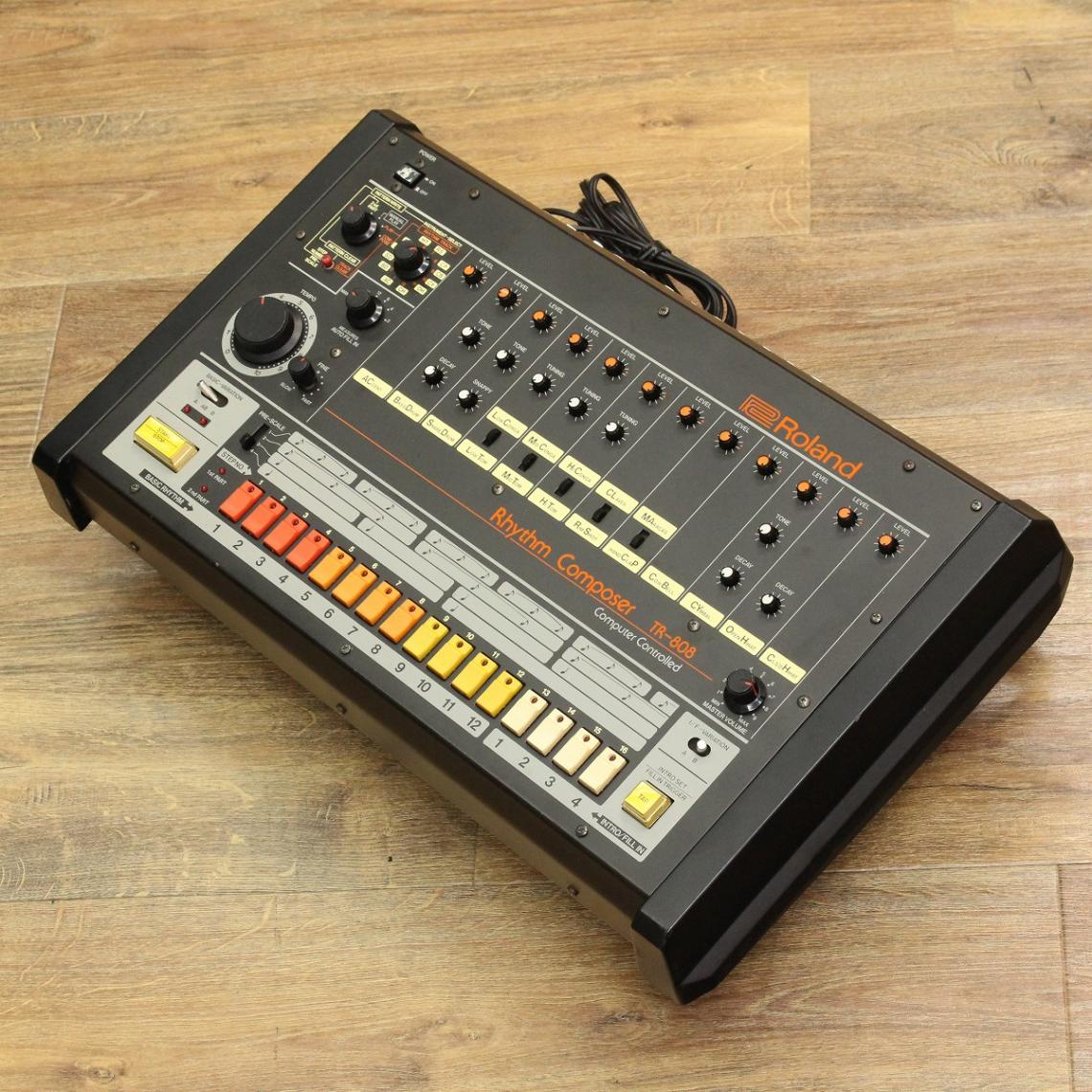 【ジャングル・ジャングル岩出店】【A777】リズムコンポーザー ROLAND TR-808 1983年 ★通電のみ確認済★ 中古 楽器 和歌山 岩出市 紀の川市 海南市 中古】 ROLAND / TR-808 Rhythm Composer 【VINTAGE】 【キーボード
