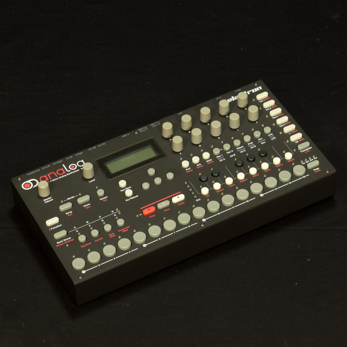 Elektron Analog Four シンセサイザー アナログサウンドを自在に操ってインパクトのあるサウンドを生み出す