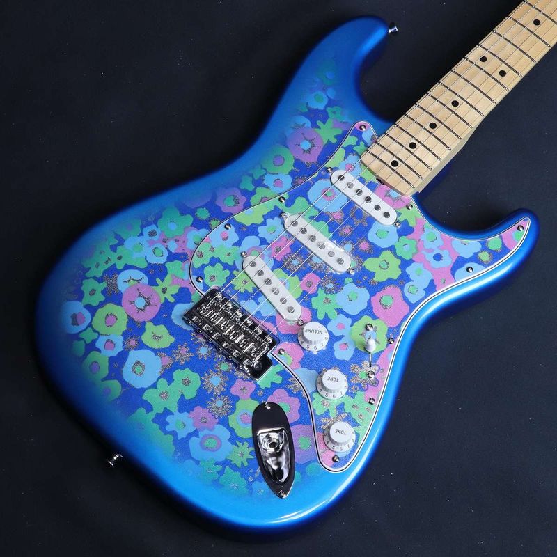 Fender / Made in Japan Limited Stratocaster Maple Fingerboard Blue