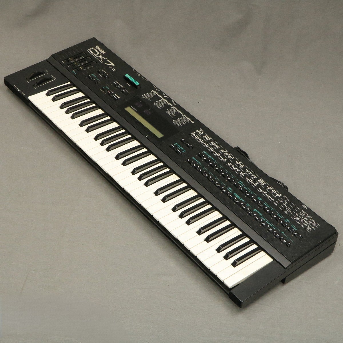 YAMAHA DX7II-D シンセサイザー Yamaha DX7IID / DX7IIFD | Vintage Synth Explorer