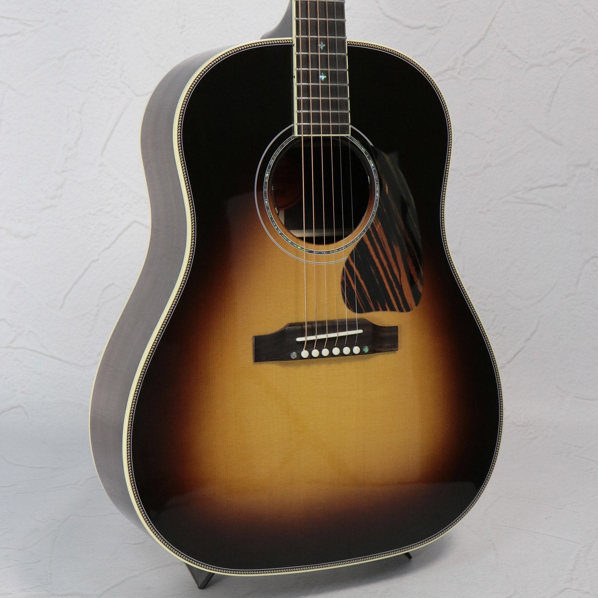 Gibson / Dealer Select J-45 Custom with Flower Inlay Vintage