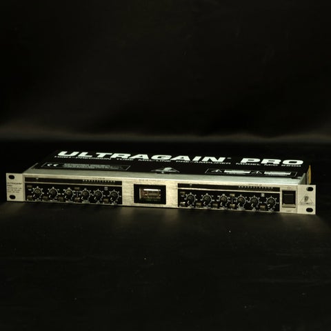 配信機器・PA機器・レコーディング機器 BEHRINGER MIC2200 TUBE MIC/LINE PREAMP. Behringer ULTRAGAIN PRO MIC2200 2-Channel 0838-AAS86-US1 B&H