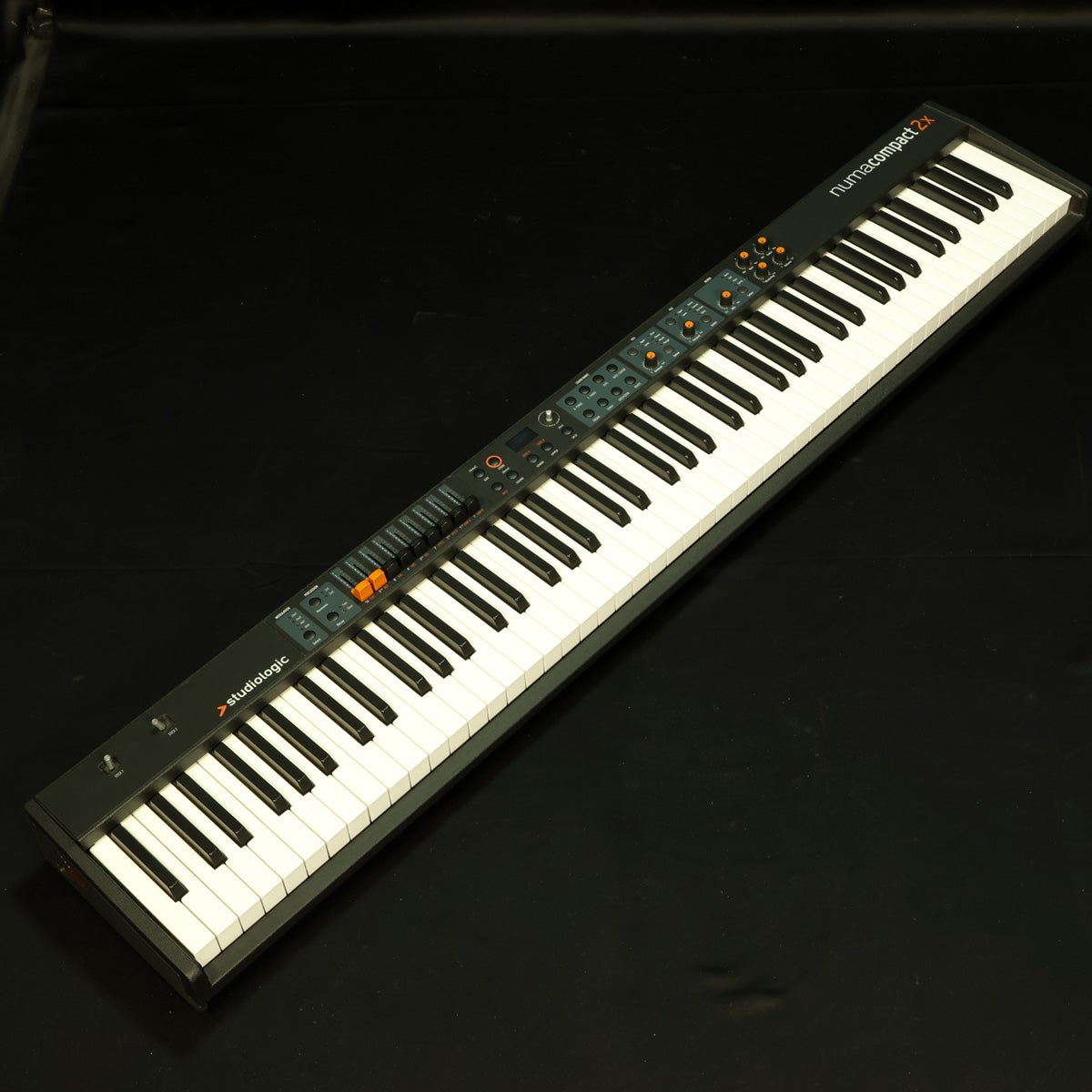 『美品』純正キャリー付き Studiologic numa compact2x 中古】STUDIOLOGIC / Numa Compact 2x 【福岡店】 | ステージピアノ
